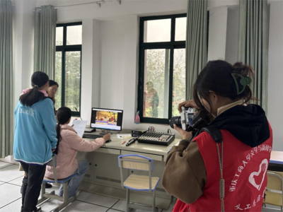 光影筑夢，愛心同行——文新青服赴迎龍中學(xué)開展公益攝影攝像志愿服務(wù)活動紀(jì)實